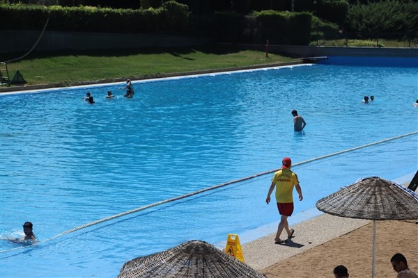 Eskişehir Kentpark Yapay Plajı yeni sezonda hizmete açıldı