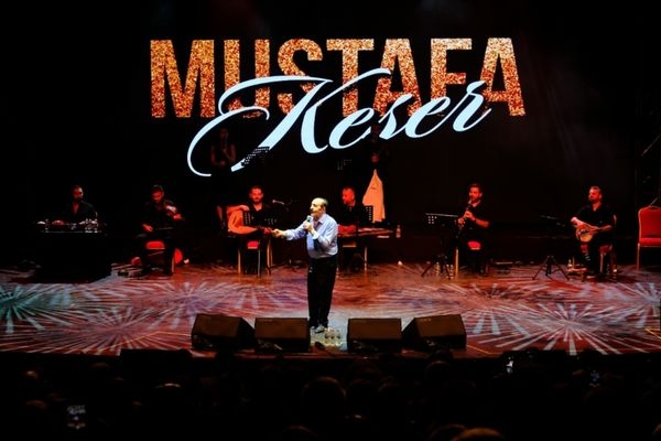Bursa’da müzik ve kahkaha dolu gece