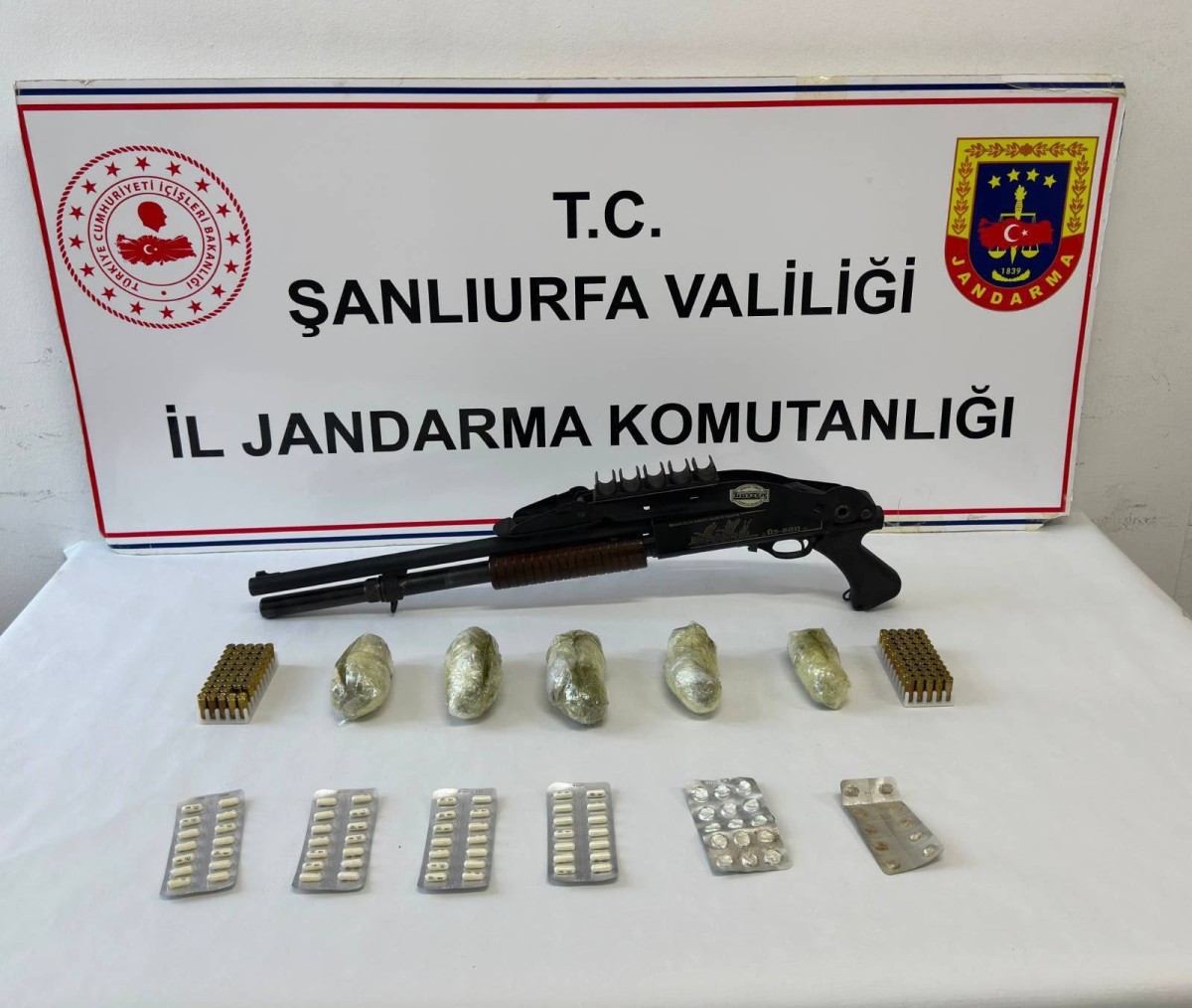 Suruç’ta Uyuşturucu Operasyonu: Esrar, Sentetik Hap ve Mühimmat Ele Geçirildi