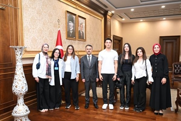 Vali Aktaş stajyer öğrencileri kabul etti