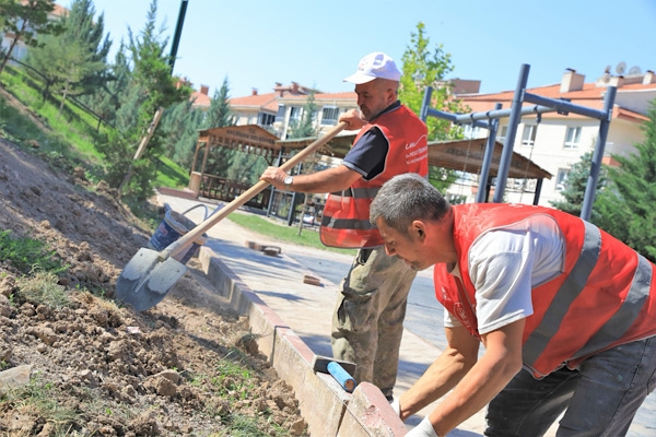  Keçiören'deki parklarda bakım ve onarım çalışmaları sürüyor