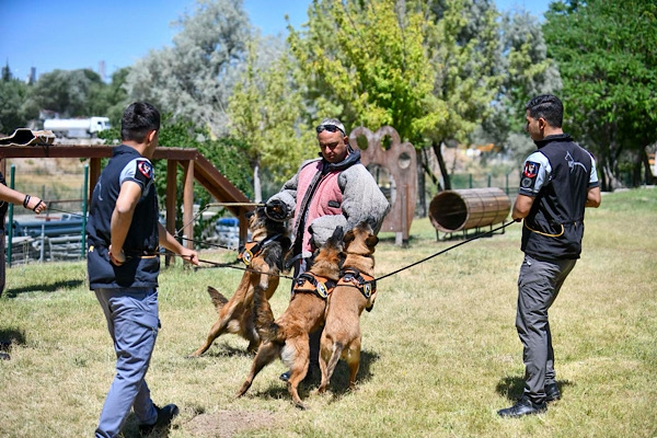  Ankara’da güvenlik K9 ekipleriyle sağlanıyor