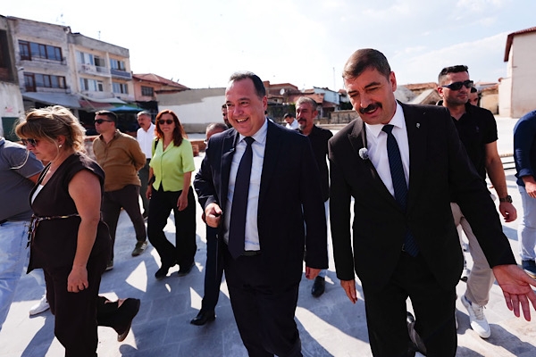 Başkan Dutlulu, Kula Eski Pazar Yeri’nde yürütülen çalışmaları inceledi