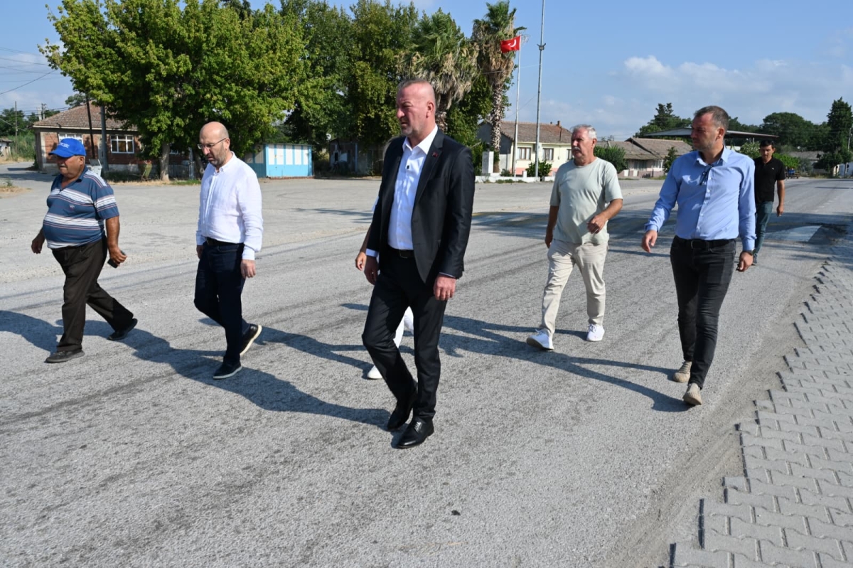 Karacabey Belediyesi kırsal mahallelerde 12 kilometrelik arazi yolunu iyileştirdi