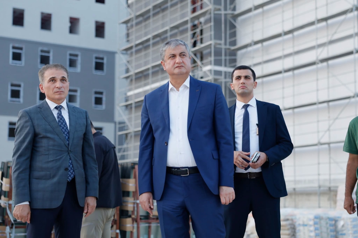 Adana Valisi Yavuz, öğrenci yurtlarında incelemelerde bulundu