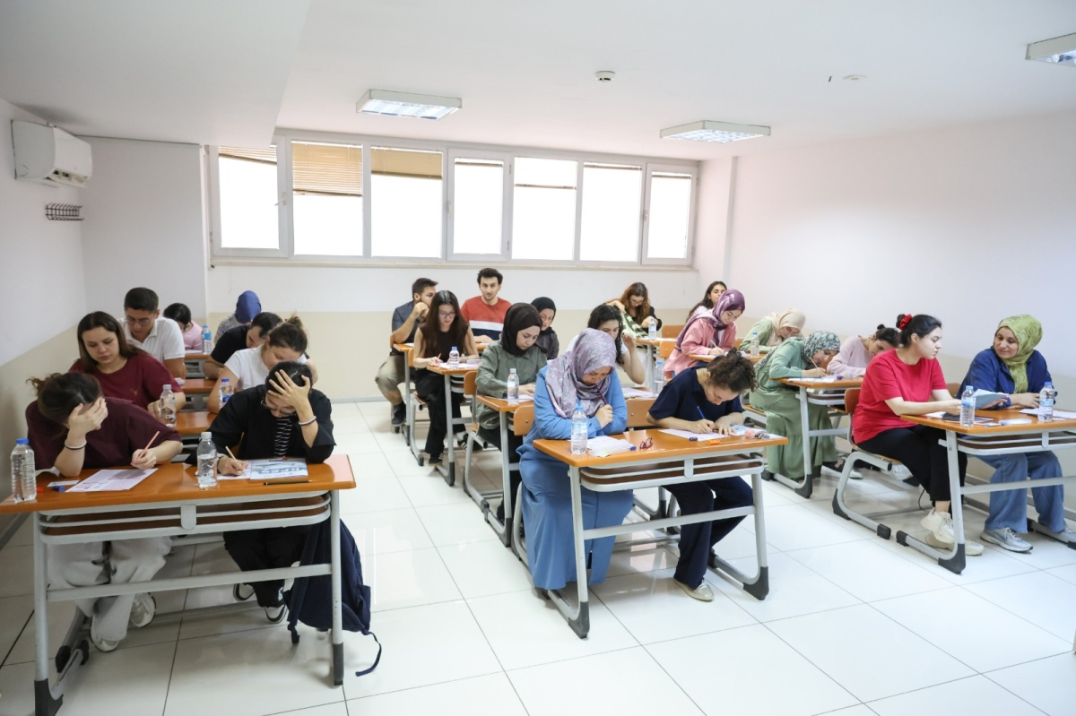 Bursa'da memur adaylarına KPSS provası: Yaklaşık 2 bin 500 aday katıldı