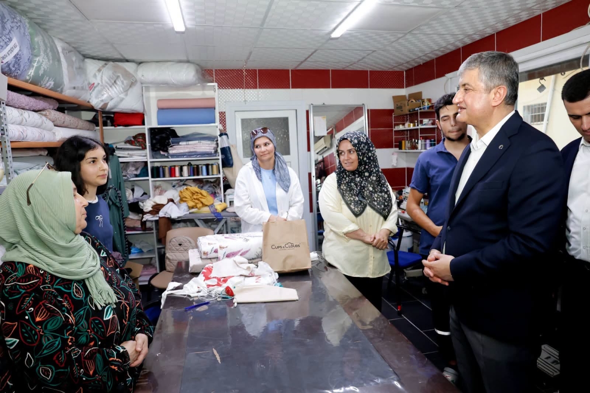 Adana Valisi Yavuz’dan Yüreğir’de esnaf ziyareti