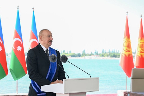 Aliyev, eski Ukrayna Cumhurbaşkanı Yuşçenko ile görüştü