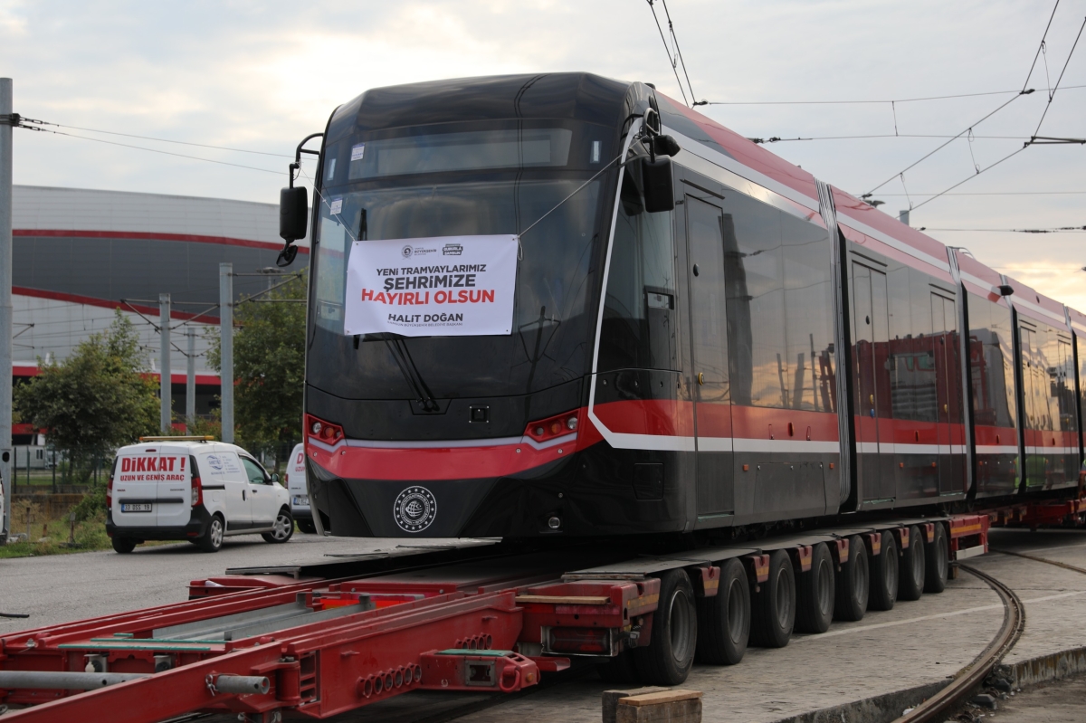 İkinci tramvay da Samsun’a ulaştı: Raylı sistem filosu 41 araca çıkacak