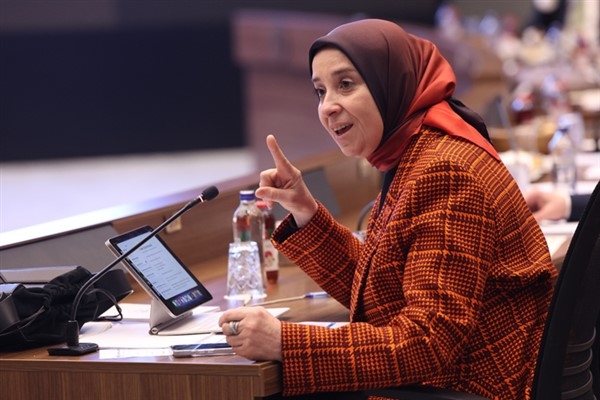Esen: Gençlerin yaşadığı sorunların başında ekonomik sıkıntılar geliyor