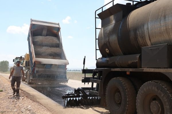 Korkuteli’de 3 kilometrelik yol asfaltlandı