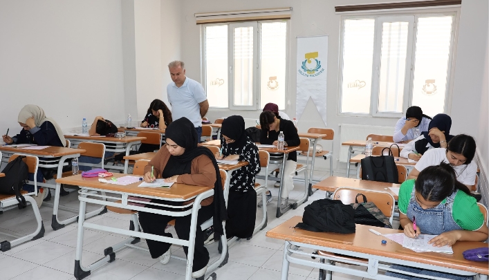 HALİLİYE BELEDİYESİ GENÇLERİ GELECEĞE HAZIRLADI, 95 ÖĞRENCİ ÜNİVERSİTELİ OLDU