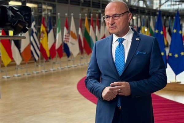 Radman: Bugün tüm totaliter ve otoriter rejimlerin kurbanlarını anıyoruz