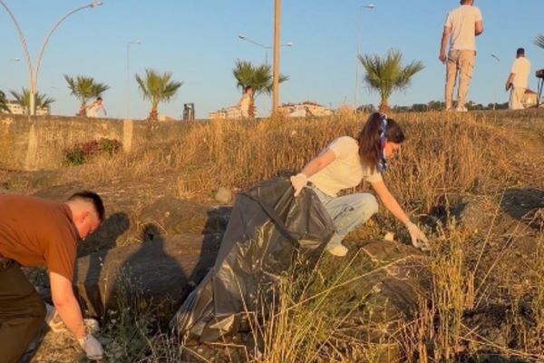 Gençlik Meclisi’nden Ayasofya sahilinde çevre temizliği