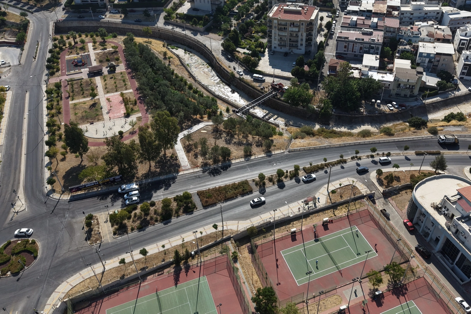 Karşıyaka’da Yaya Ulaşımını Kolaylaştıracak Köprüde Sona Gelindi