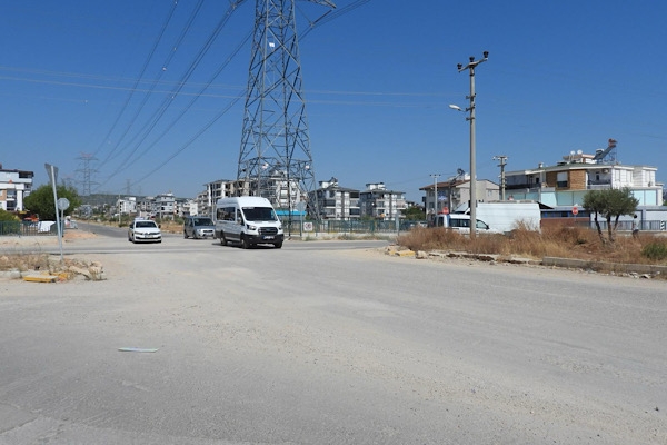 Kepez Şelale Mahallesi’nde yol çalışması sürüyor