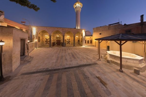 İki tarihi cami Mevlid Kandili’nde yeniden ibadete açılıyor