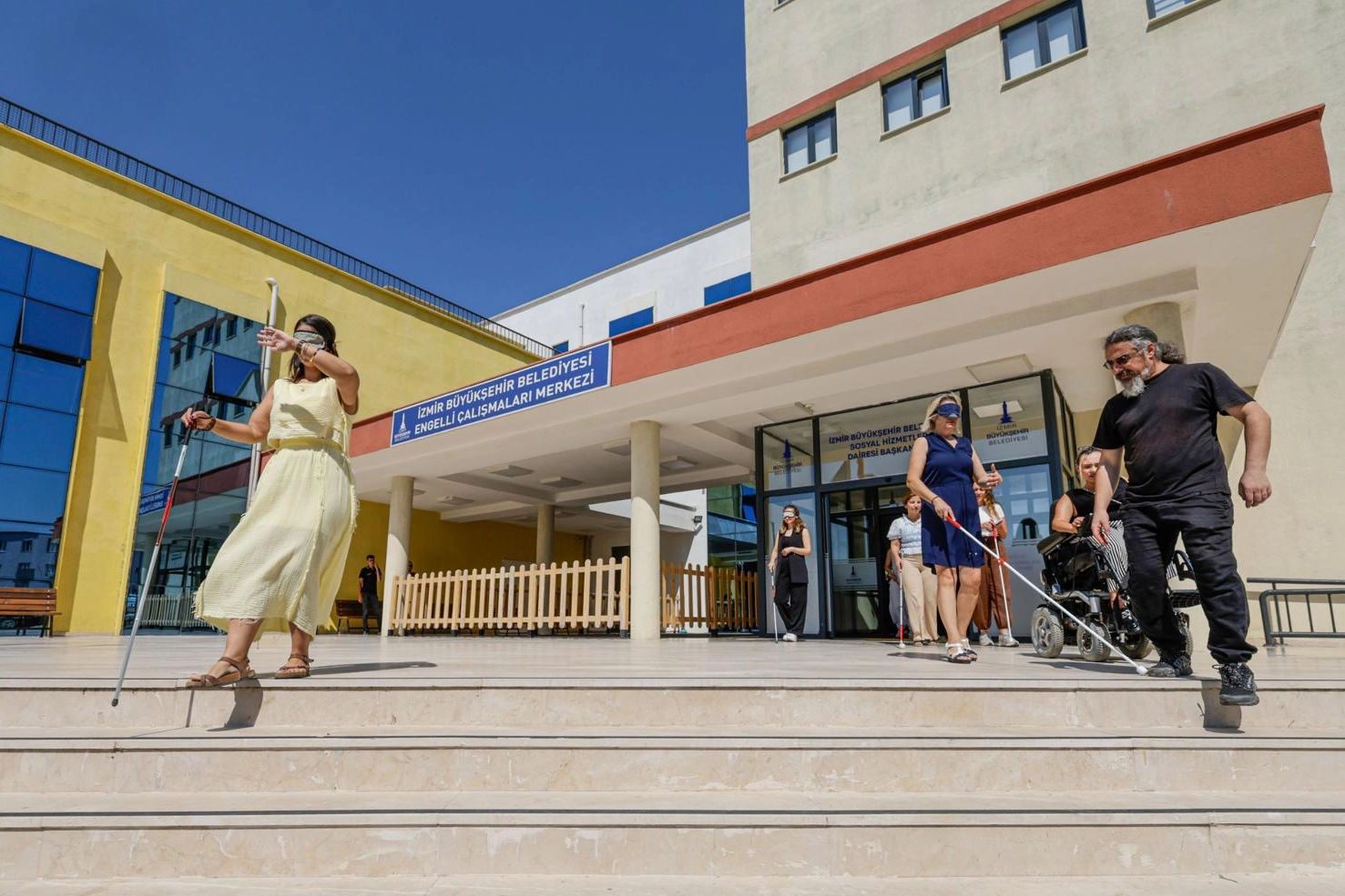 İzmir’de Görme Engellilere Destek Verecek Personele Özel Eğitim