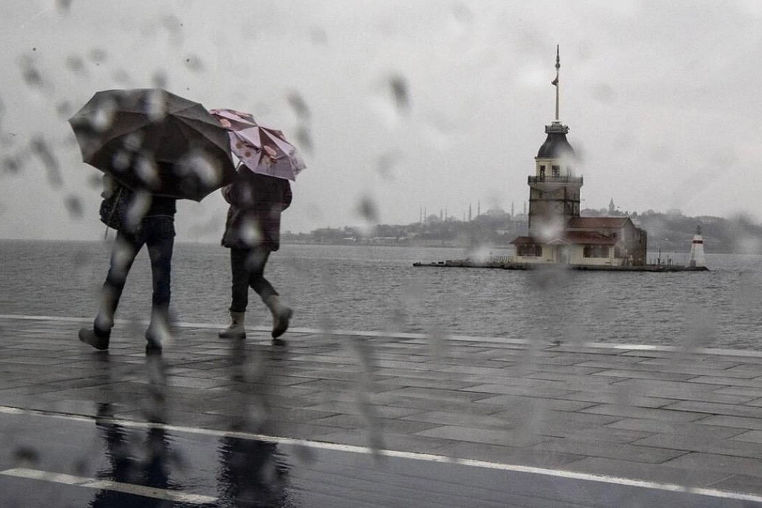 İstanbul İçin Yağış Uyarısı: Sıcaklıklar Mevsim Normallerinin Altına İnecek