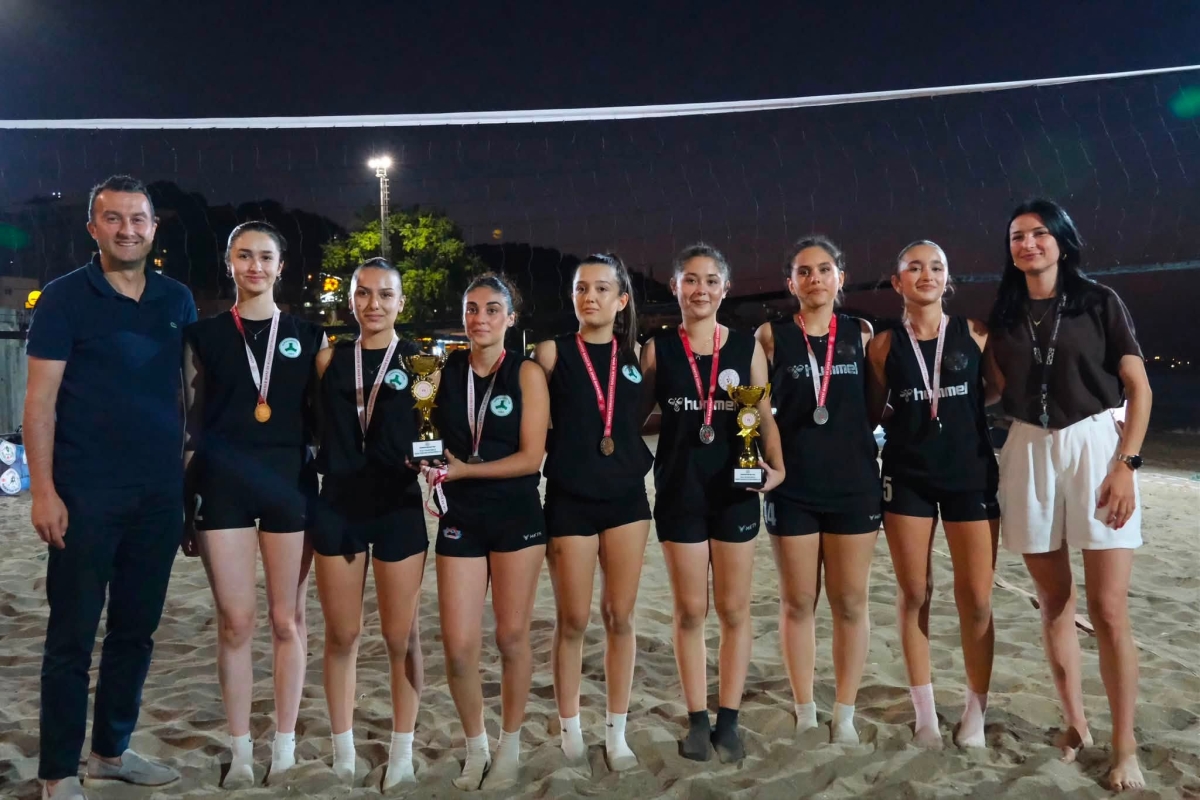 Giresun’da plaj voleybol turnuvası tamamlandı