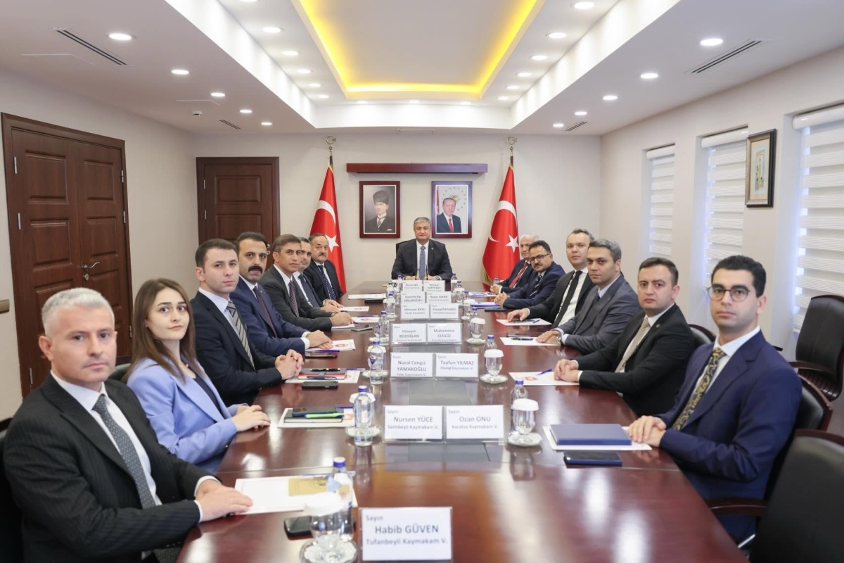 Vali Yavuz, 15 ilçe kaymakamıyla bir araya geldi