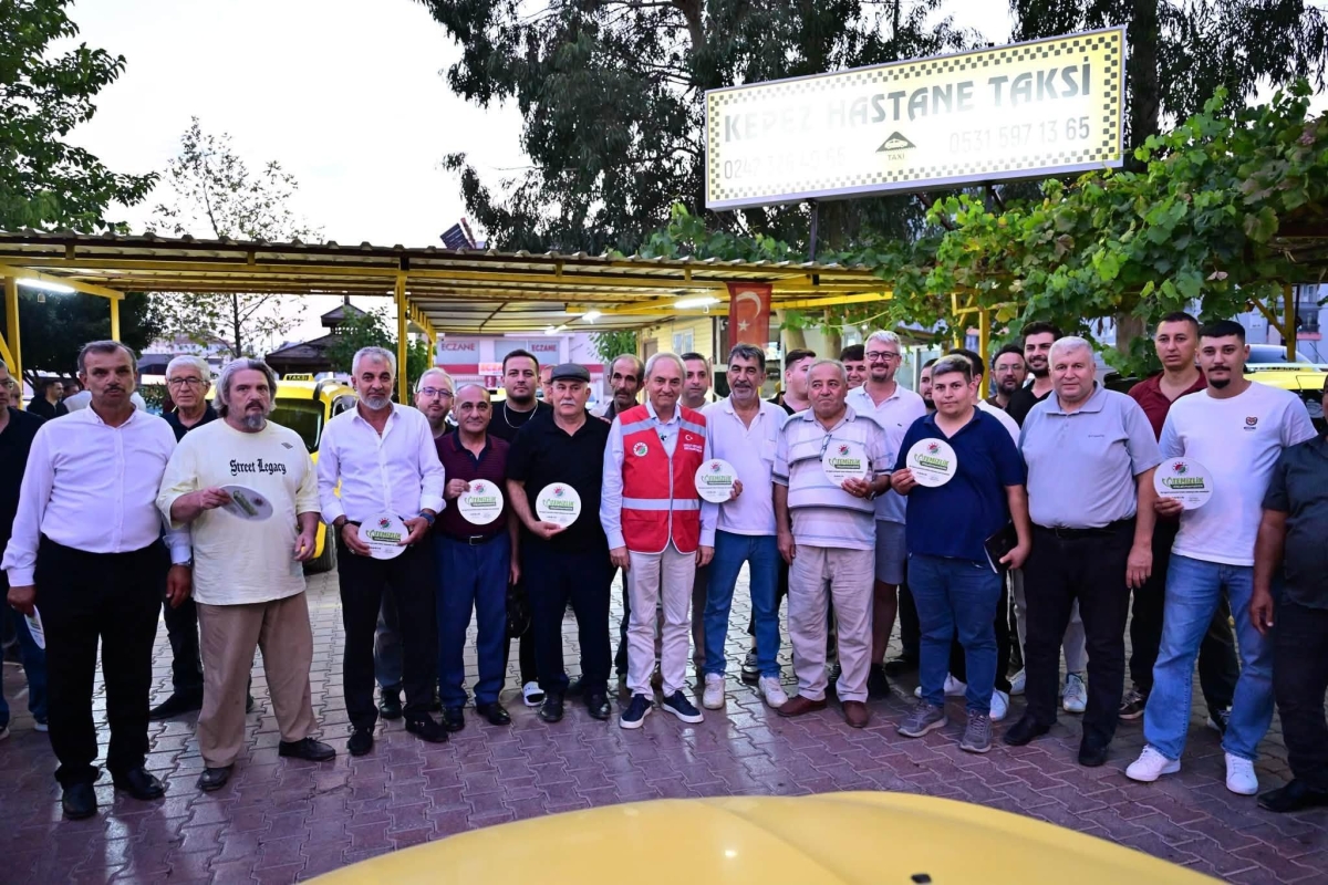 Kepez’de “Temizlik Kirletmemektir” kampanyası mahallelerde yayılıyor