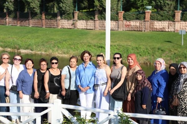 Başkan Ünlüce, Karapınarlı kadınlarla İskele 26’da buluştu