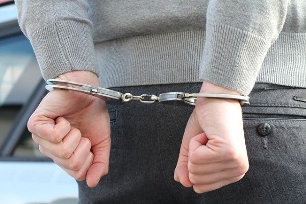 Düzeltme-Bakırköy’de tahliye vaadiyle para isteyen 4 şüpheli suçüstü yakalandı