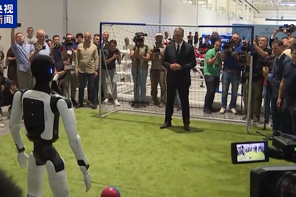 Çin ile Sırbistan’ın ortak robot fabrikası üretime başladı