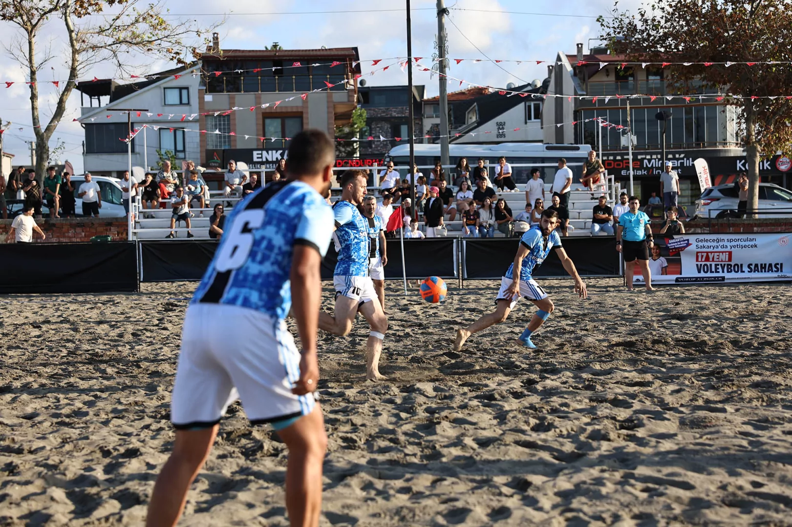 Kocaali Sahili’nde Plaj Futbolu Heyecanı Zirve Yaptı