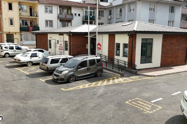 İnegöl’de Aile Sağlığı Merkezi çevresi hizmete hazır