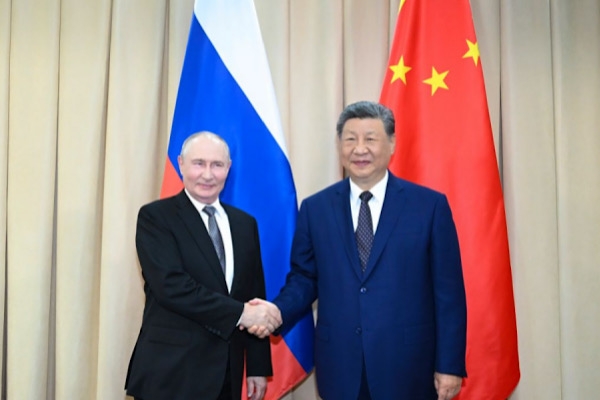 Cumhurbaşkanı Xi, Putin ile görüştü