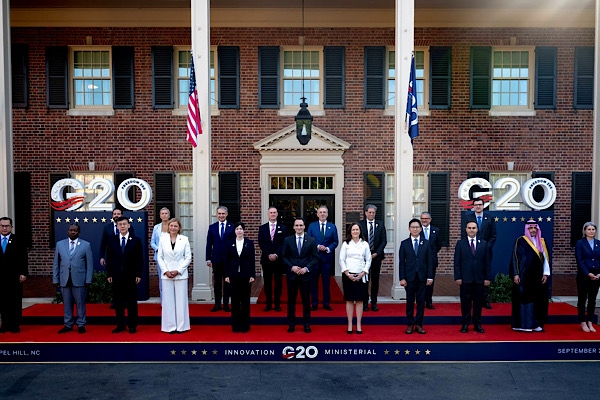 Bakan Kacır, G20 kapsamında üst düzey yetkililerle görüştü