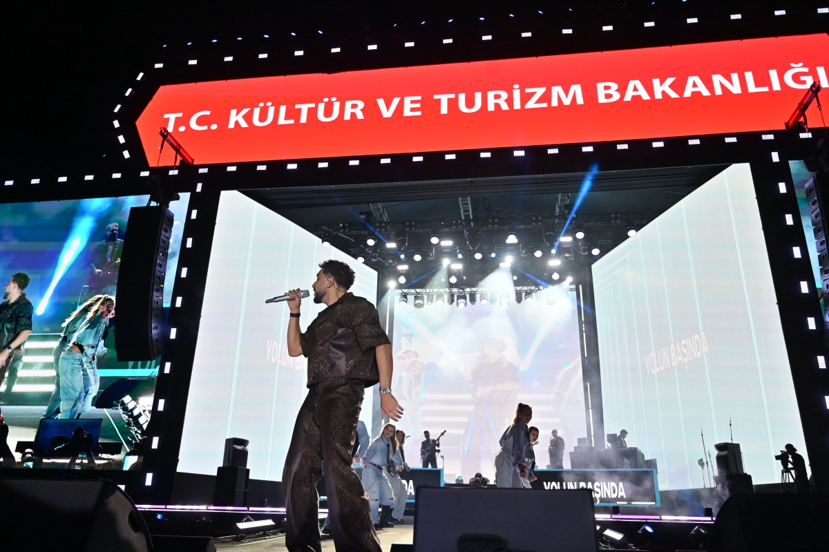 Çanakkale Kültür Yolu Festivali’nde Sefo sahne aldı