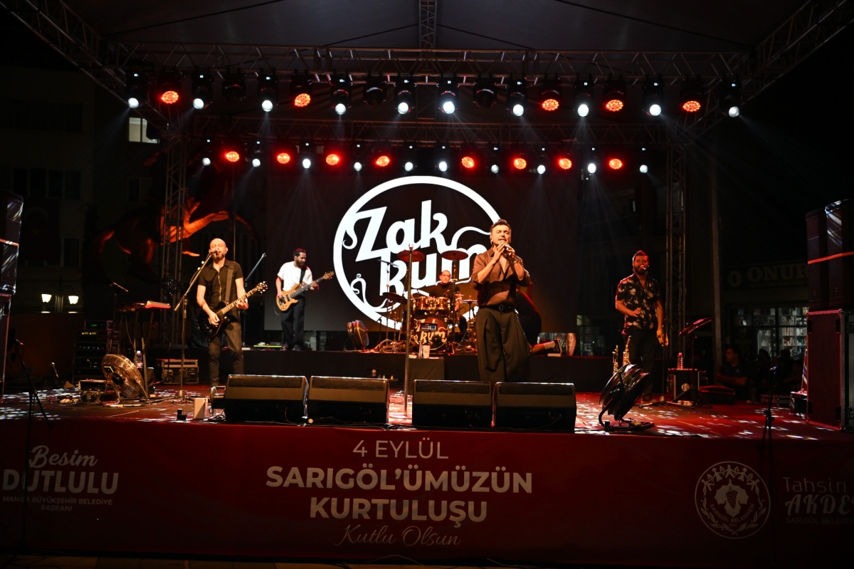 Sarıgöl'de kurtuluşun 104. yıl dönümü Zakkum konseriyle kutlandı