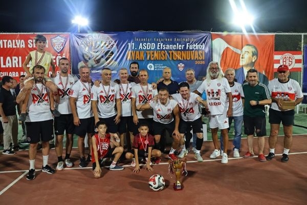 Efsaneler Futbol Ayak Tenisi Turnuvası’nda şampiyon belli oldu