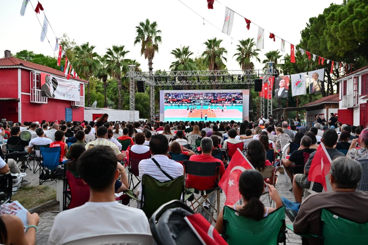 Dokumapark’ta A Milli Kadın Voleybol Takımı’nın Avrupa şampiyonluğu kutlandı