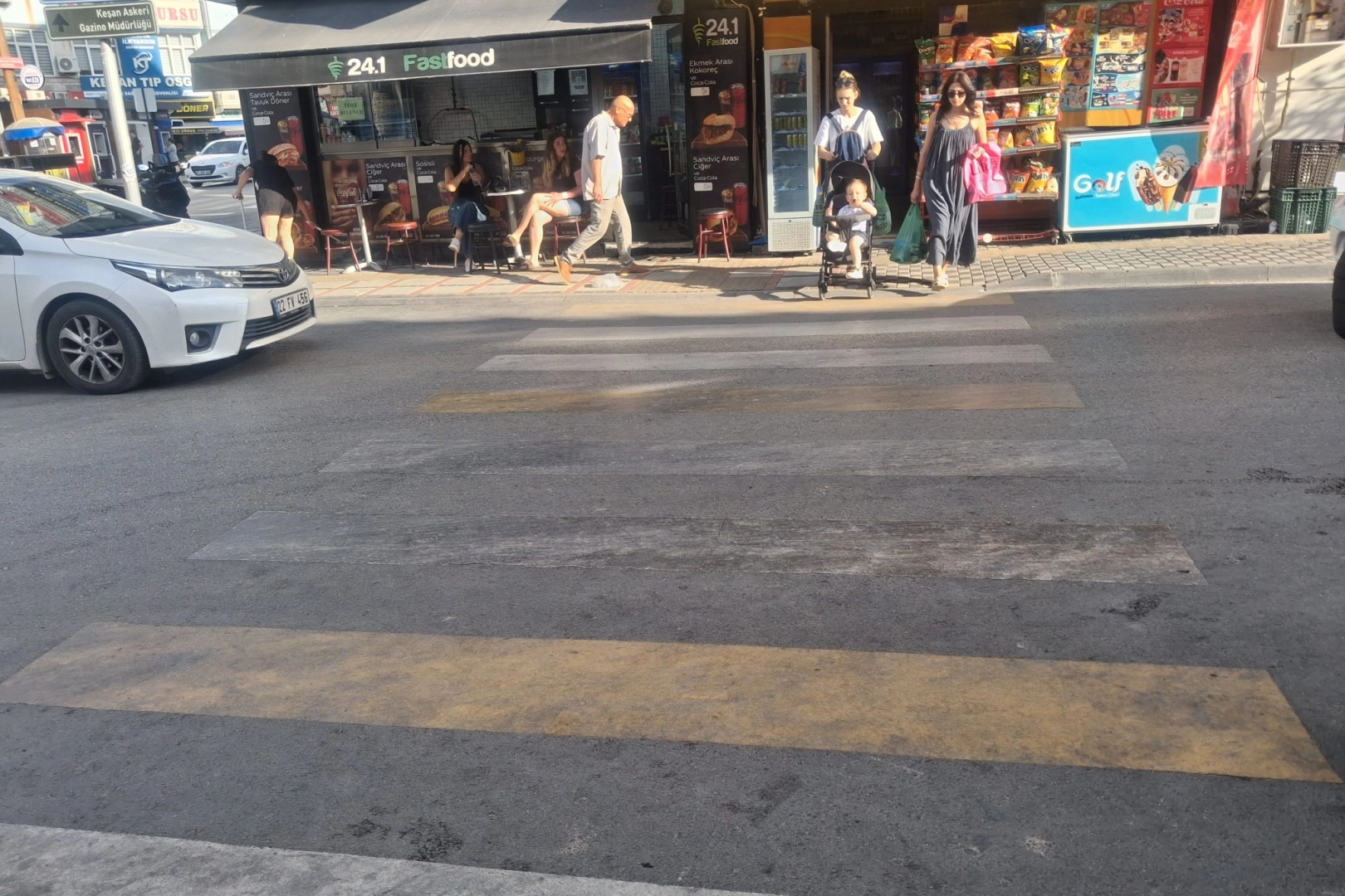 Keşan’da Silinen Yaya Geçidi Çizgileri Trafik Güvenliğini Tehdit Ediyor