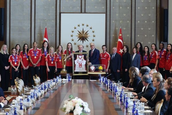 Cumhurbaşkanı Erdoğan, şampiyon milli voleybolcuları kabul etti