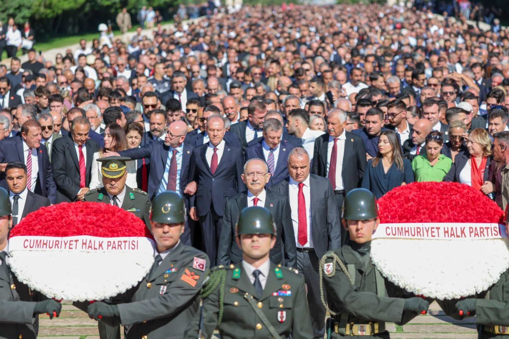 Kılıçdaroğlu’ndan CHP’nin 103. Yılında Anıtkabir Ziyareti
