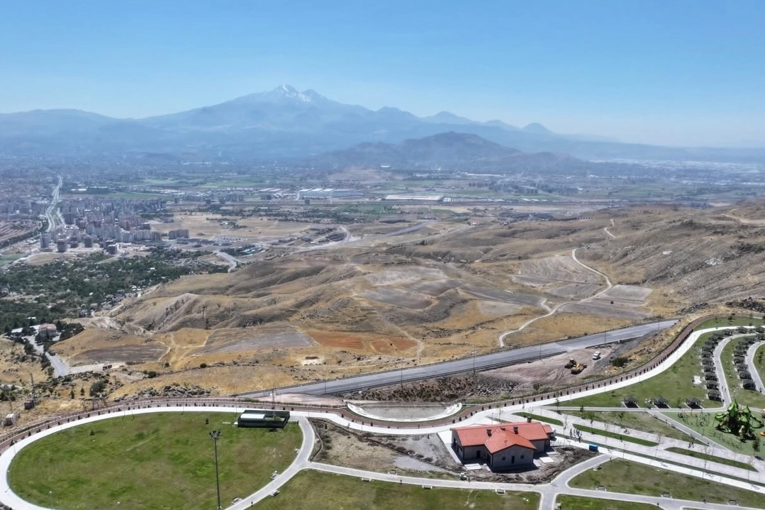 Kayseri’ye Yeni Seyir Noktası: Erkilet Millet Bahçesi’ne Cam Teras Geliyor