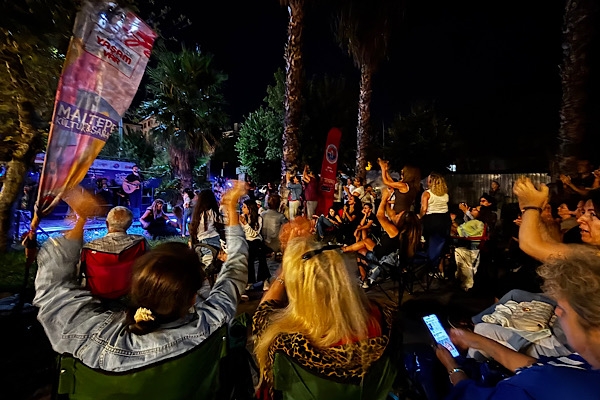 Maltepe'de açık hava konserleri Feyzullah Mahallesi'nde devam etti
