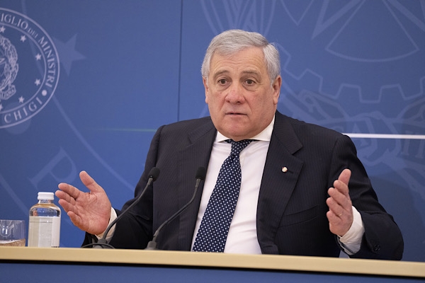 Tajani: Saksonya seçim sonuçları aşırılıkçı hareketlerin sınırı olduğunu gösteriyor