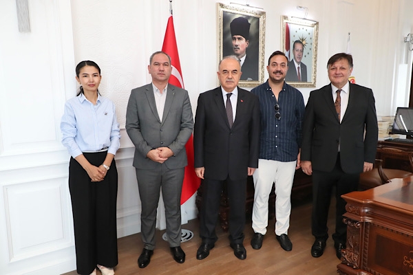 Özbekistanlı tur operatörlerinden Vali Erol’a ziyaret