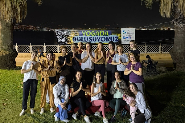 İzmit’te “Nefes Al İzmit” yoga programı düzenlendi