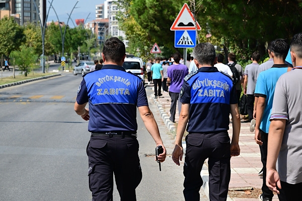 Manisa’da okul çevrelerinde zabıta denetimleri sıklaştırıldı
