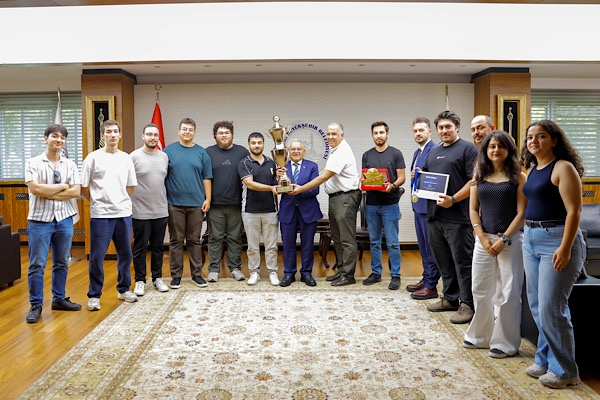 Başkan Büyükkılıç, Erciyes Üniversitesi öğrencileriyle bir araya geldi