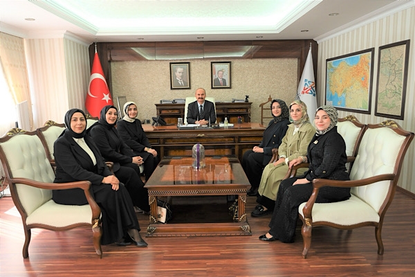 Batman Valisi Canalp, Birlik Vakfı Hanımlar Komisyonunu kabul etti