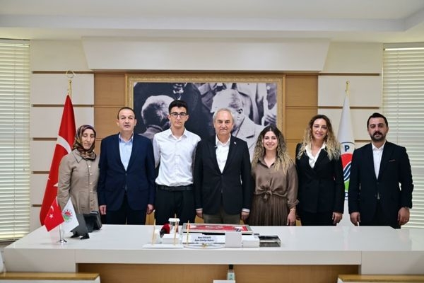 Kepez’in gururu Serhat’a Kocagöz’den burs desteği