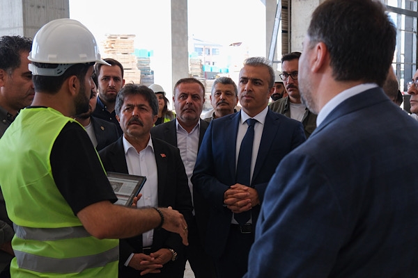 Karaman Eğitim ve Araştırma Hastanesi’nin ek binasında çalışmalar sürüyor